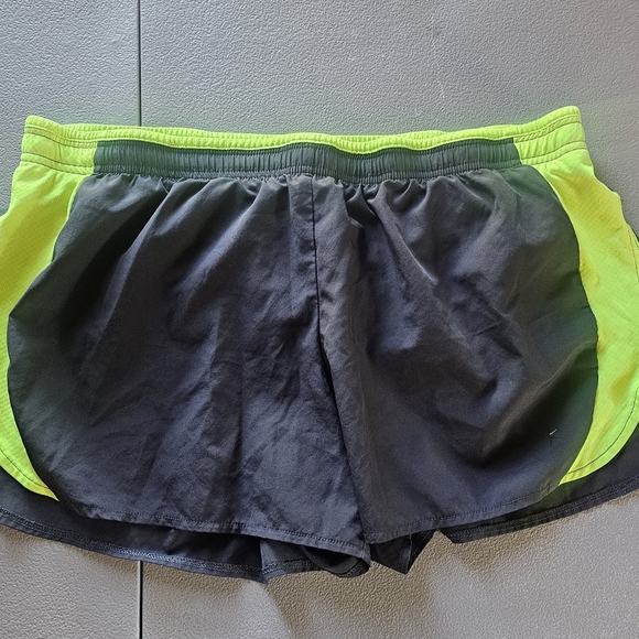 Danskin Now Womens Black and Neon Yellow Athletic Shorts Size XXL - Picture 1 of 6